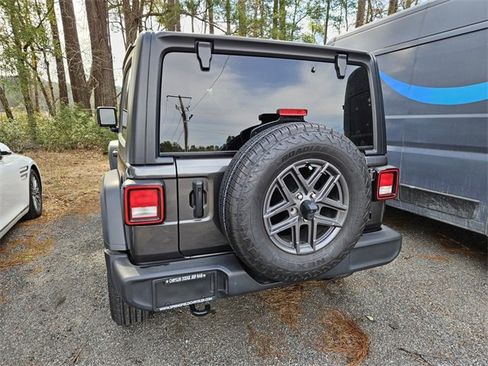 Used 2024 Jeep Wrangler Sport S image 9