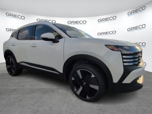 New 2025 Nissan Kicks SR image 1