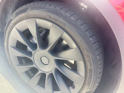Used 2022 Tesla Model Y Long Range AWD/4WD image 6