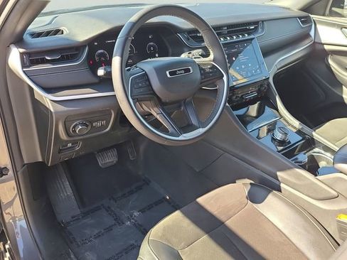 Used 2023 Jeep Grand Cherokee L Laredo image 17