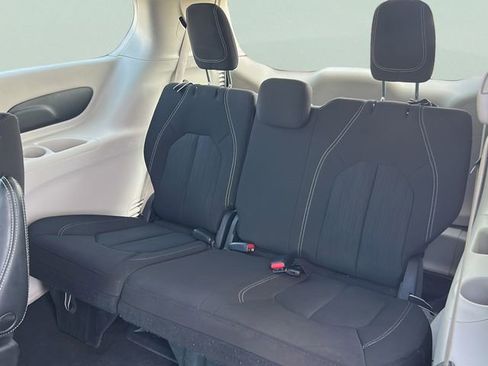 Used 2023 Chrysler Voyager LX image 18
