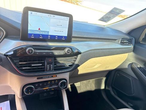 Certified 2022 Ford Escape Titanium w/ Class II Trailer Tow Package image 14