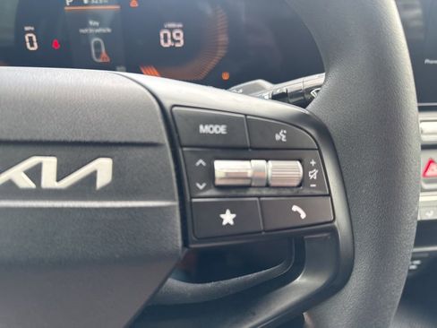 Used 2025 Kia K4 LXS image 19