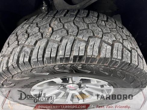 Used 2023 GMC Sierra 1500 AT4 w/ Technology Package AWD/4WD image 17