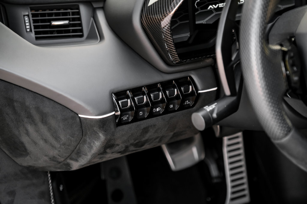Used 2020 Lamborghini Aventador SVJ AWD/4WD image 30