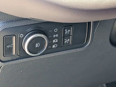 Certified 2025 Ford Explorer Platinum RWD image 30