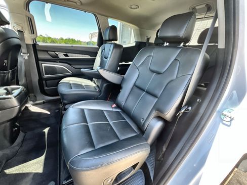 Used 2024 Kia Telluride EX w/ EX Captain's Chair Package AWD/4WD image 33