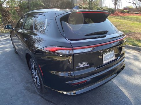 Certified 2025 Toyota Crown Signia image 6