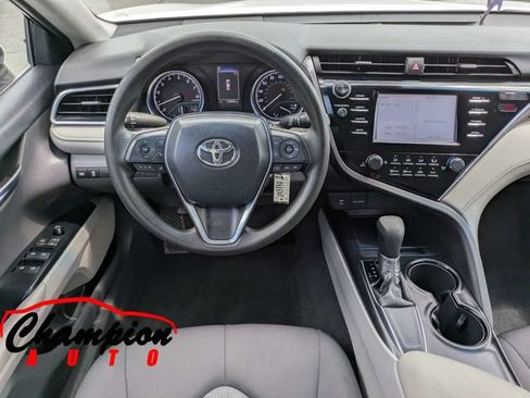 Used 2018 Toyota Camry FWD image 17