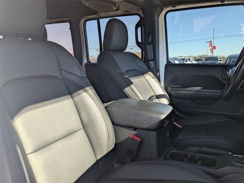 Used 2023 Jeep Wrangler Unlimited Rubicon w/ Cold Weather Group image 34