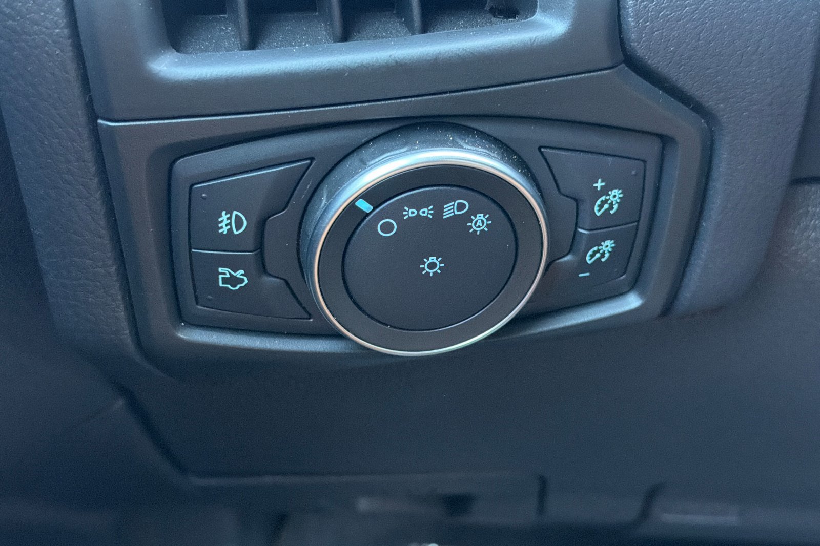 Used 2018 Ford Focus Titanium FWD image 22