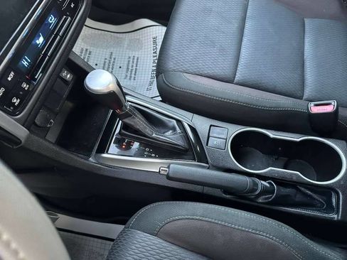 Used 2018 Toyota Corolla LE image 17