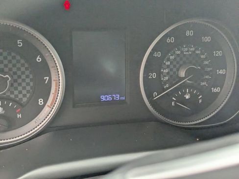 Used 2019 Hyundai Elantra SE image 11