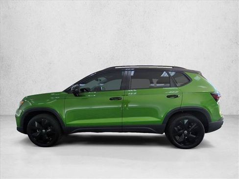 Used 2025 Volkswagen Taos SE FWD image 9