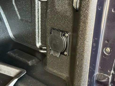 Used 2022 Chevrolet Silverado 1500 High Country w/ Technology Package image 5