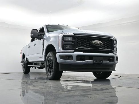 New 2026 Ford F250 Lariat w/ Black Appearance Package image 32