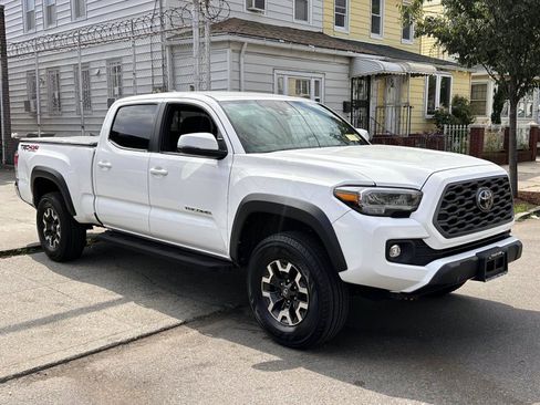 Used 2022 Toyota Tacoma TRD Off-Road AWD/4WD image 7