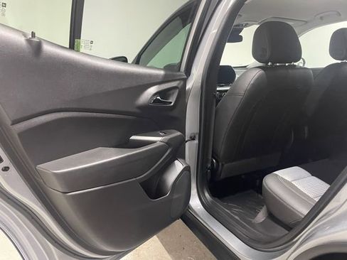 Used 2025 Chevrolet Trax LT w/ Driver Confidence Package FWD image 27