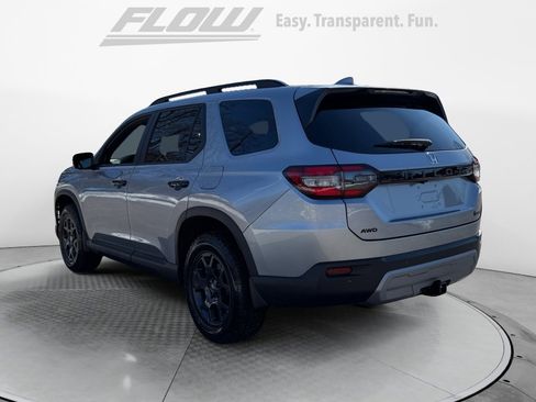 Used 2025 Honda Pilot TrailSport image 6