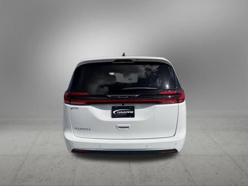 New 2027 Chrysler Pacifica Select FWD image 7