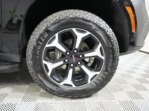 Used 2025 GMC Yukon AT4 image 11