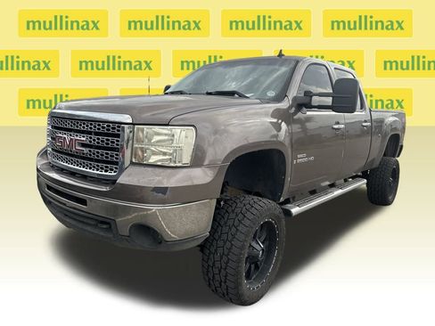 Used 2008 GMC Sierra 2500 SLT w/ Z71 Off-Road Package image 4