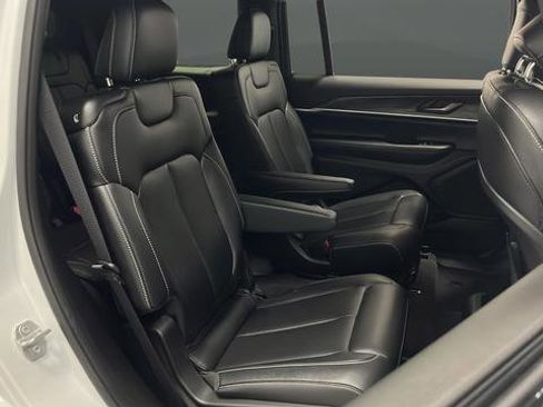 Used 2024 Jeep Grand Cherokee L Limited w/ Black Appearance Package image 31