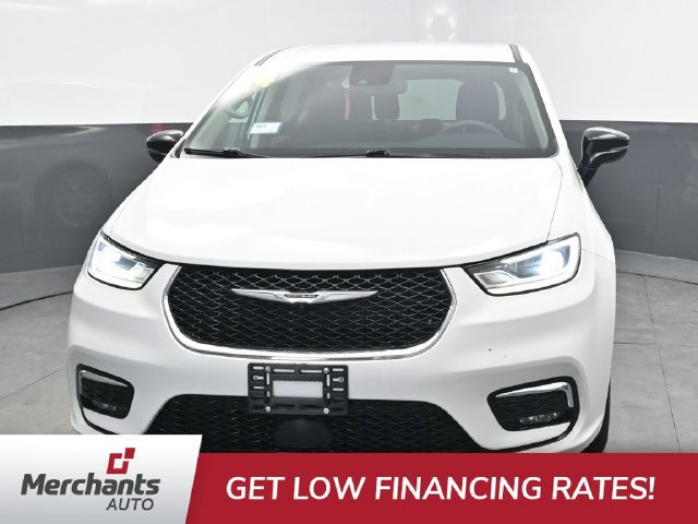 Used 2024 Chrysler Pacifica Touring-L FWD image 2