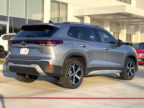 New 2025 Volkswagen Tiguan SE image 8