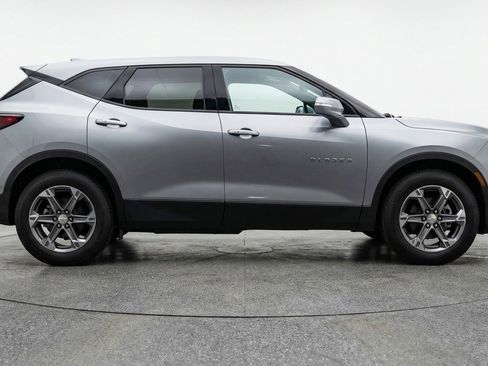 Used 2025 Chevrolet Blazer LT image 11