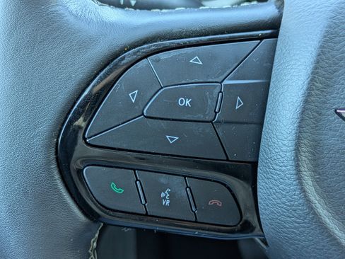 Used 2021 Chrysler Pacifica Touring-L w/ S Appearance Package image 32