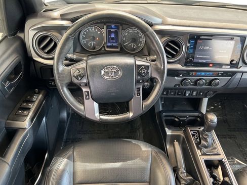Used 2019 Toyota Tacoma TRD Sport image 15
