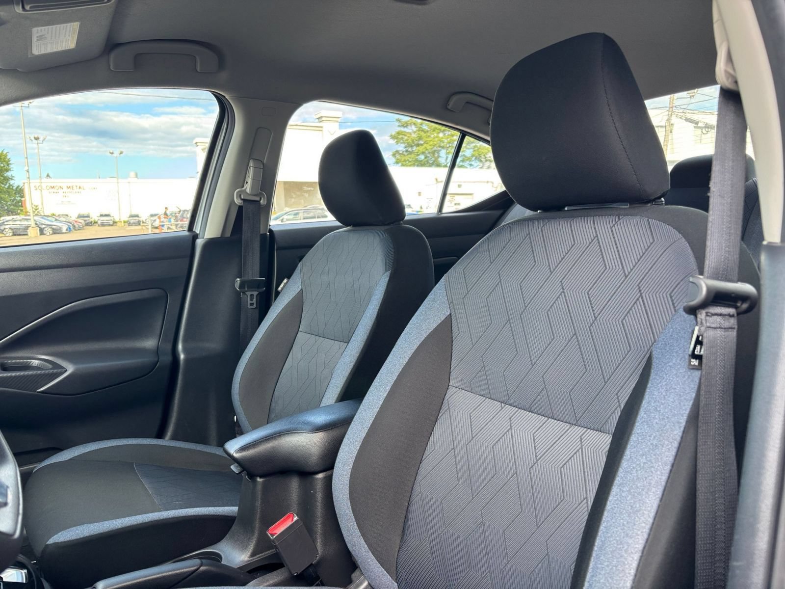 Used 2025 Nissan Versa SV FWD image 31