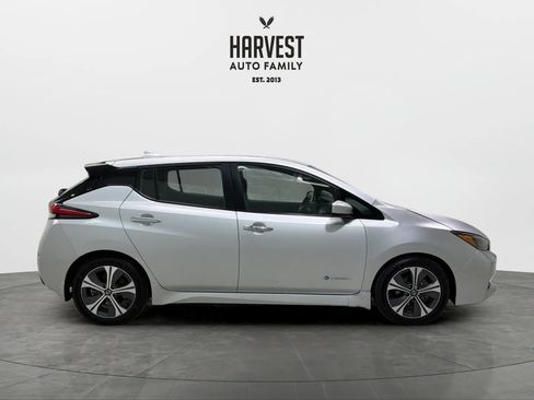 Used 2018 Nissan Leaf SV w/ SV Technology Package FWD image 8