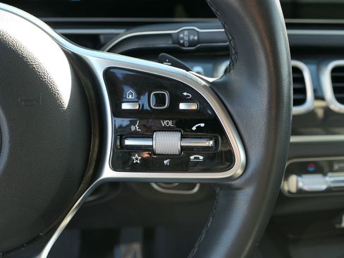 Used 2023 Mercedes-Benz GLS 450 4MATIC image 17