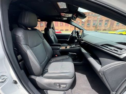 Used 2025 Toyota Sienna Platinum AWD/4WD image 13