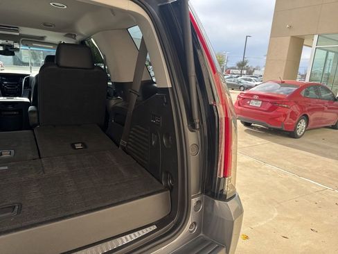 Used 2019 Cadillac Escalade Premium Luxury image 22