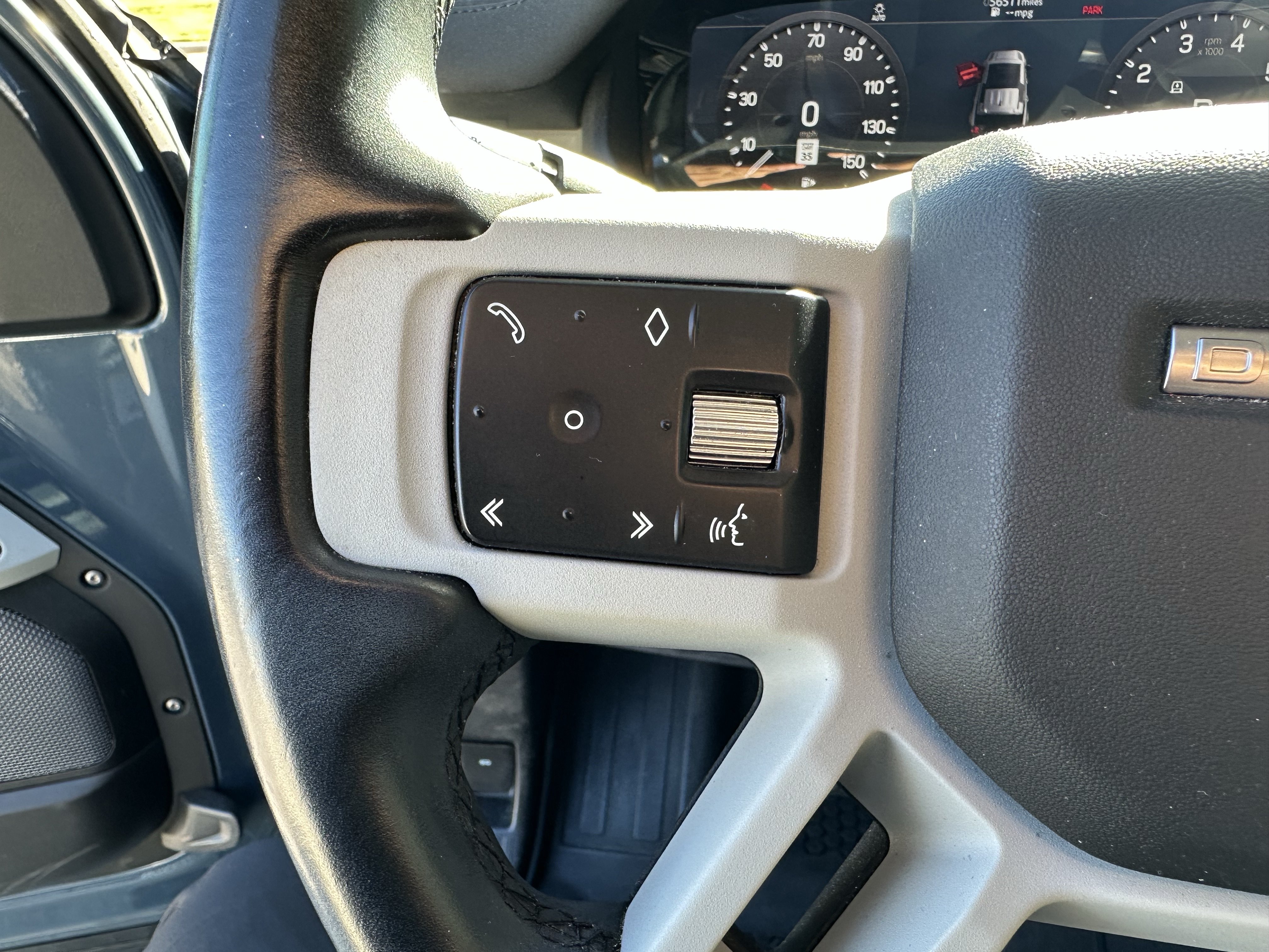 Used 2020 Land Rover Defender 110 SE AWD/4WD image 21