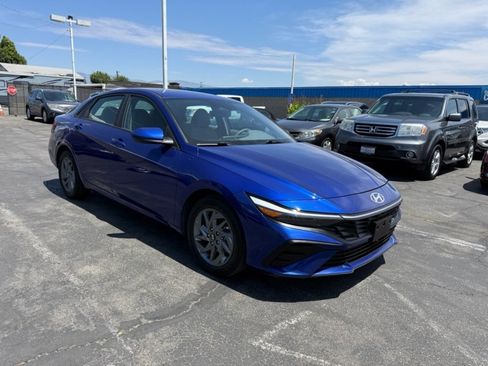 Used 2024 Hyundai Elantra SEL FWD image 4