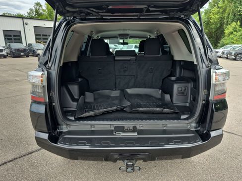 Used 2017 Toyota 4Runner SR5 AWD/4WD image 25