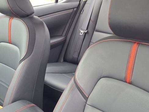 Used 2025 Nissan Sentra SR w/ SR Premium Package image 23