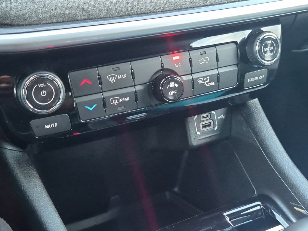 Used 2023 Jeep Compass Latitude AWD/4WD image 20
