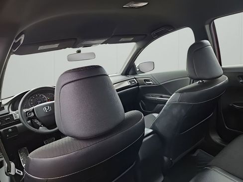 Used 2016 Honda Accord Sport image 14