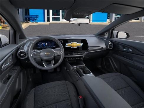 New 2026 Chevrolet Equinox EV LT image 15