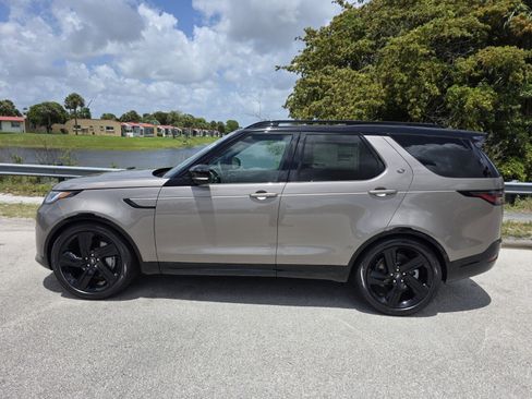Used 2026 Land Rover Discovery Dynamic SE AWD/4WD image 7