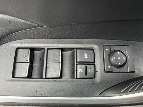 Used 2022 Toyota RAV4 XLE image 16