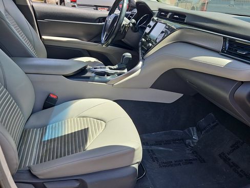 Used 2020 Toyota Camry SE FWD image 24