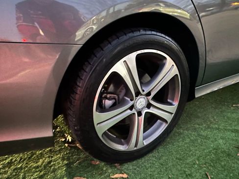 Used 2017 Mercedes-Benz E 300 4MATIC image 38