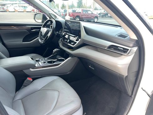 Used 2022 Toyota Highlander Platinum image 32