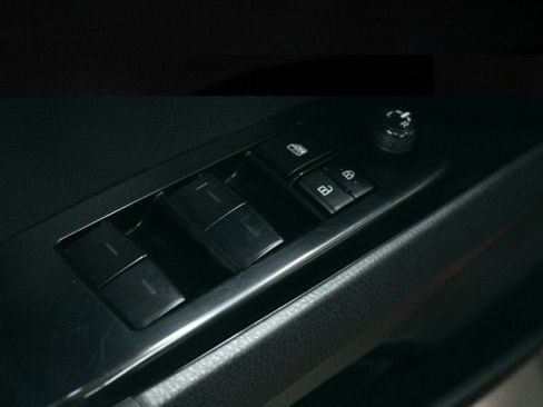 Used 2025 Toyota Camry SE w/ Convenience Package image 18